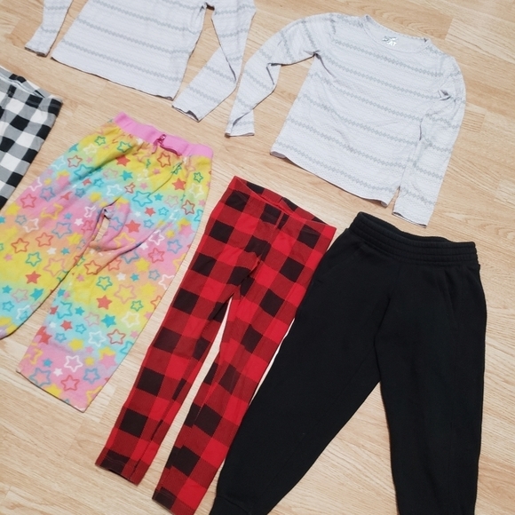 3/$15 Girls size 4-5 winter clothing bundle of 6 - Picture 3 of 6